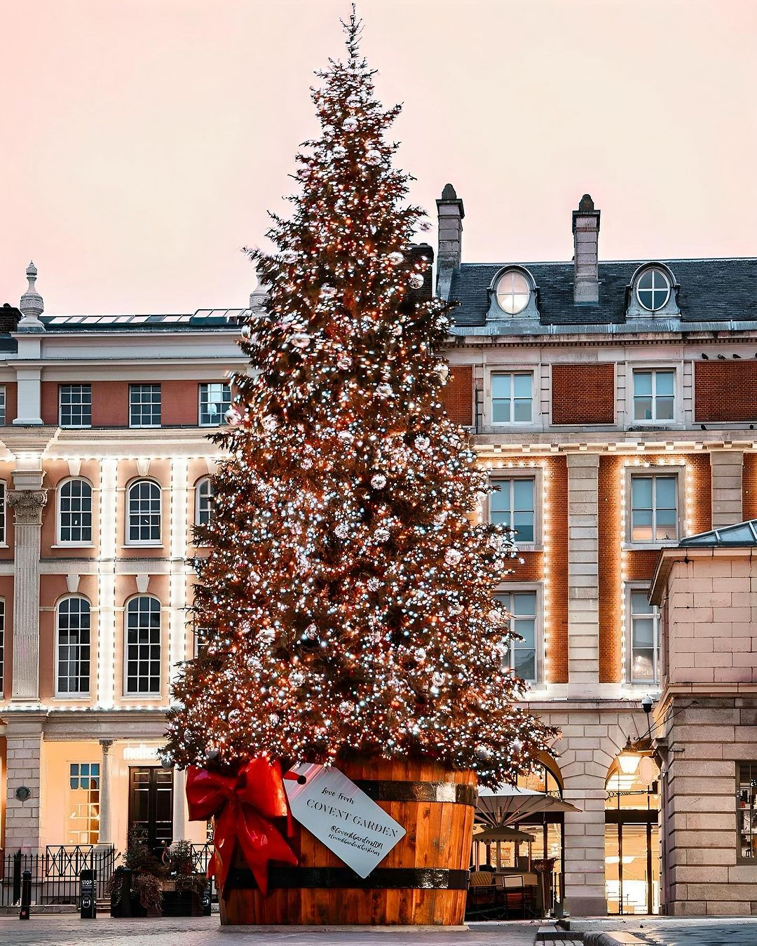 U Londonu je počeo najraskošniji advent ikad, u prosincu ga možete posjetiti za samo 20 eura