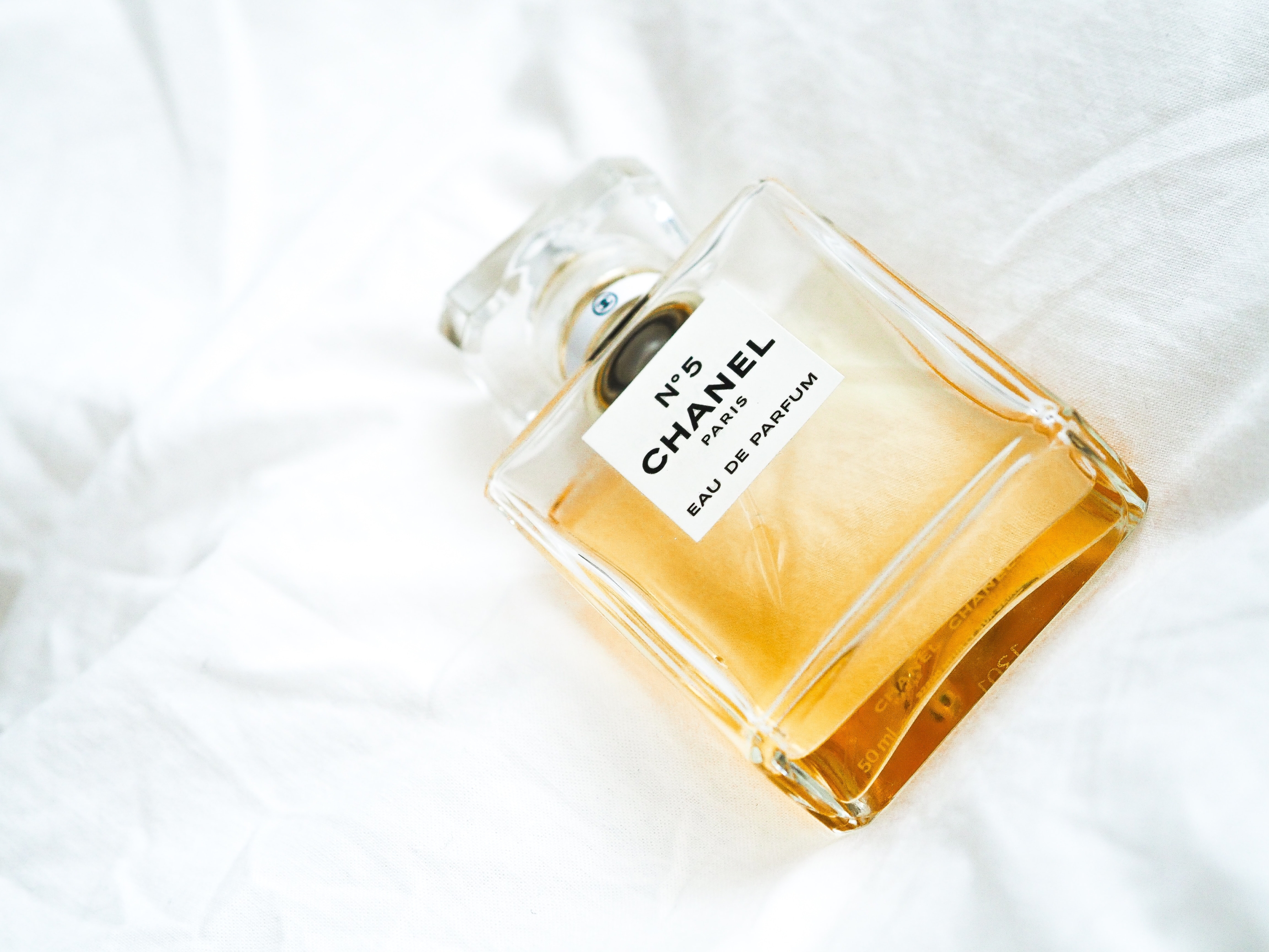 Znate li zašto poznati parfemi danas mirišu drugačije?