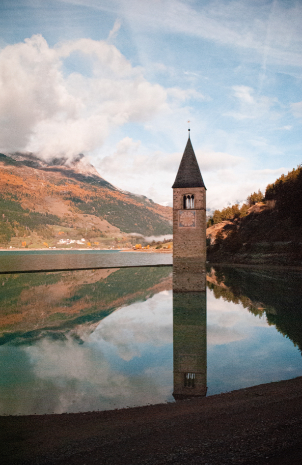 Lago di Resia: fascinantno umjetno jezero u talijanskim Alpama