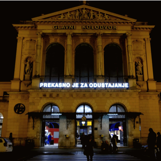 Jeste li primijetili novu instalaciju na zagrebačkom Glavnom kolodvoru “Prekasno je za odustajanje”