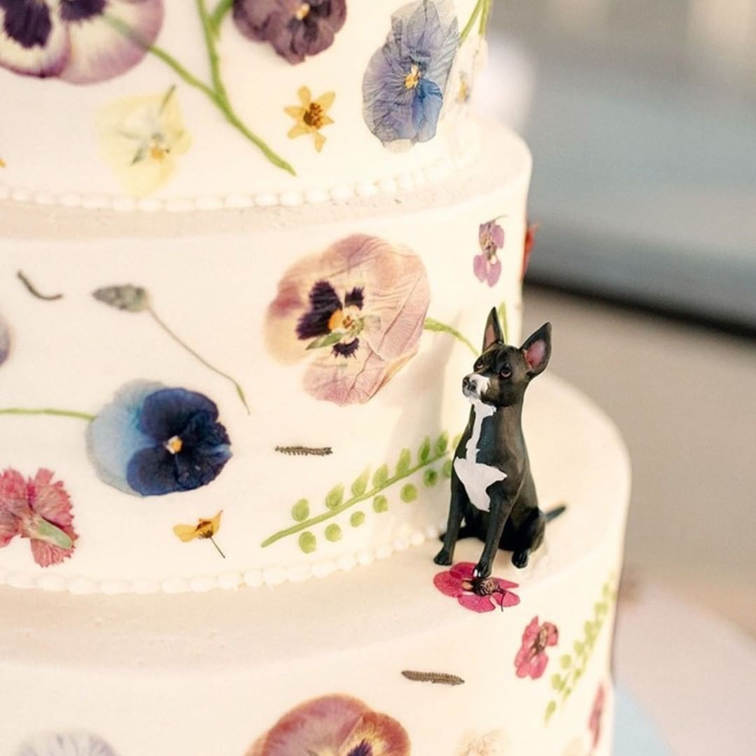 Veliki trend u vjenčanjima za 2023. godinu: Torte s utisnutim poljskim cvijećem