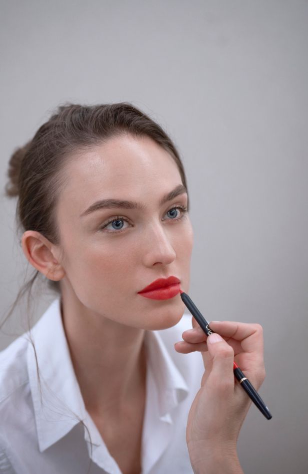 Vodimo vas u backstage Chanel revije i donosimo beauty trendove koje najavljuju za proljeće