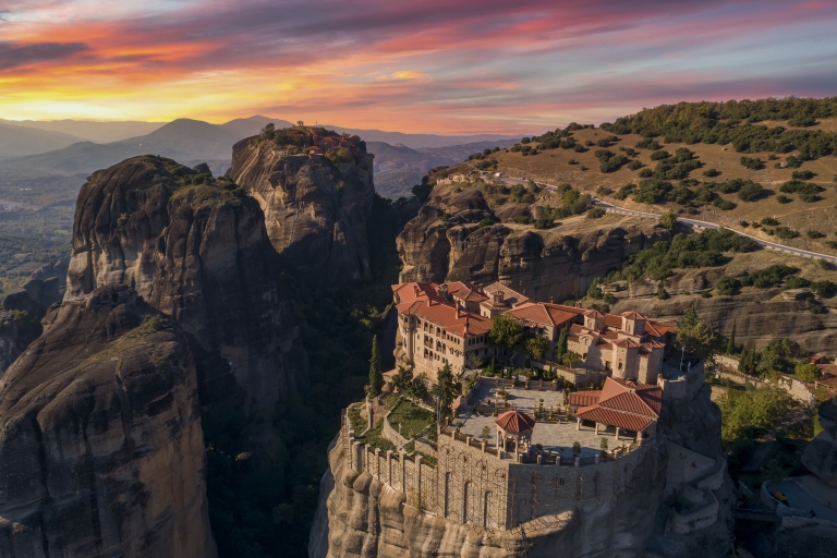 Lebdeće stijene: Impresivni grčki samostani na vrhu stijena koji čuvaju zanimljivu priču