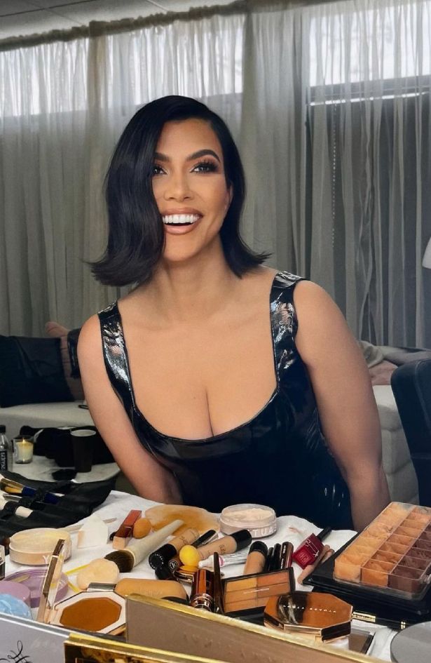 ‘It’ boja: Kourtney Kardashian posljednjih 28 godina nije ovako drastično promijenila frizuru