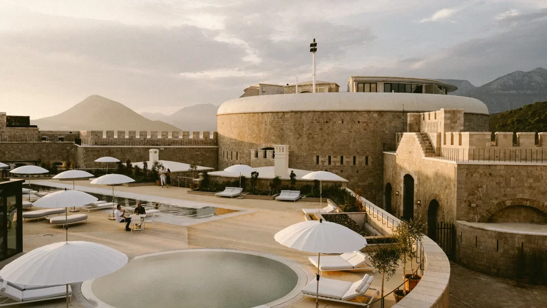 Crnogorski hotel s kojeg se pruža pogled koji oduzima dah