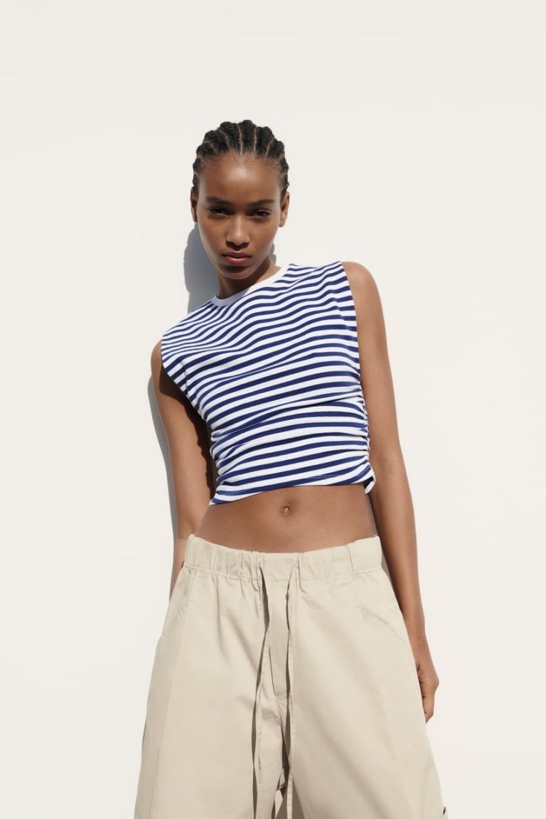 Prugasti crop top