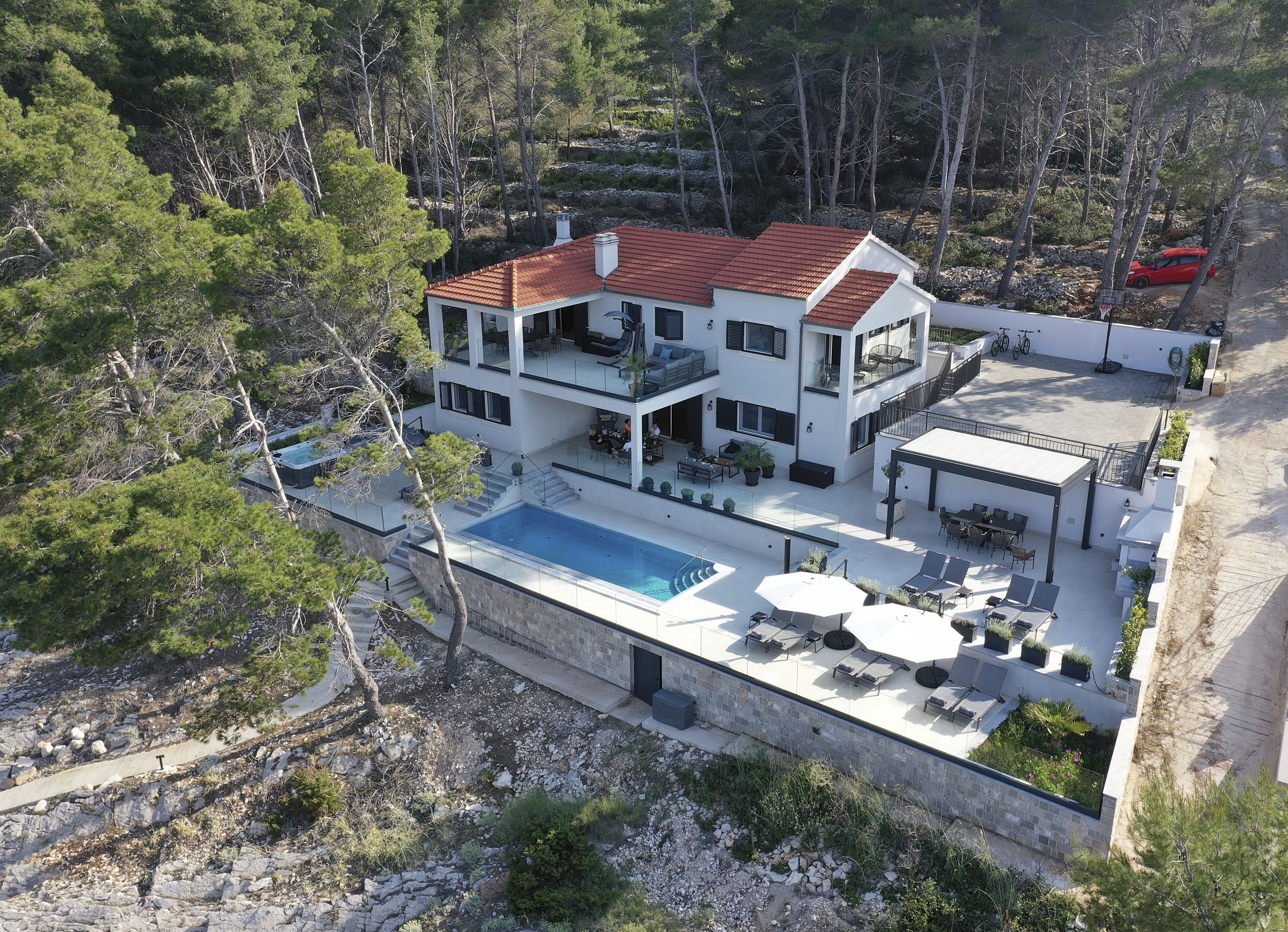 Kuća za odmor na Korčuli osvaja panoramskim pogledom na more