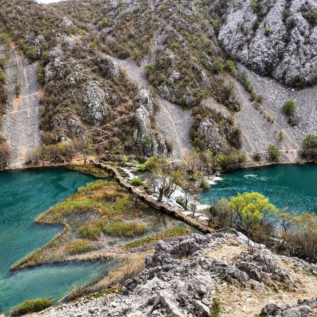 INSTA(NT) TRAVEL: Podno Velebita otkrili smo most ljubavi