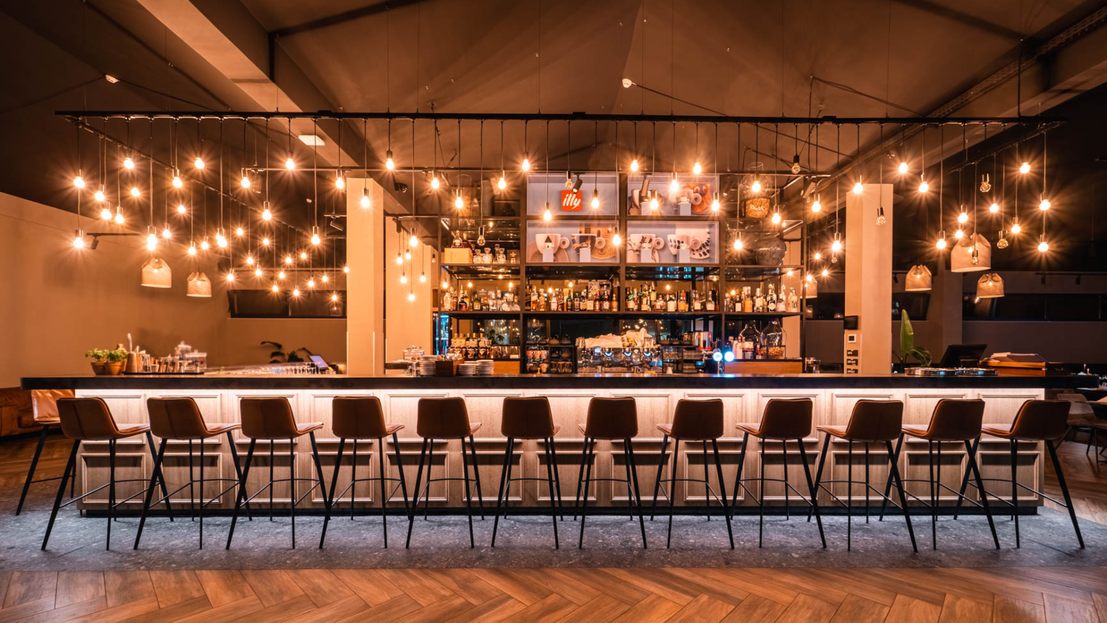 U Zadru je nedavno otvoren hotel s restoranom i barom koji privlači svojim interijerom