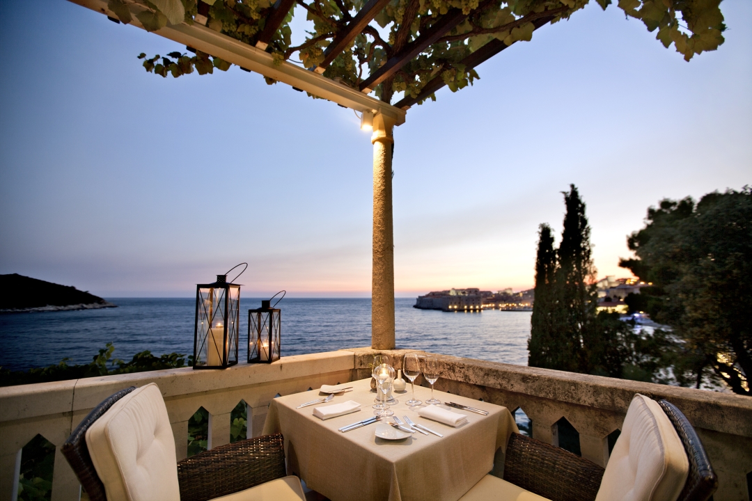 Doručak u luksuznoj dubrovačkoj villi s pogledom na more