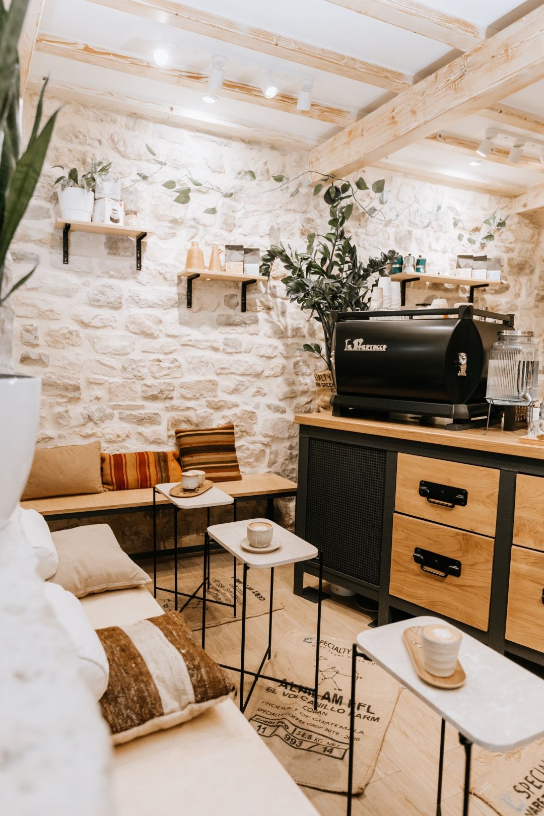 Trogir je dobio divan coffee shop u kojem možete popiti vrhunsku specijalitet kavu