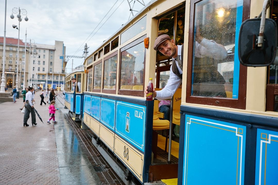 Ulovi SIP’n’SLIDE tramvaj i uživaj u besplatnoj vožnji uz ukusno osvježenje