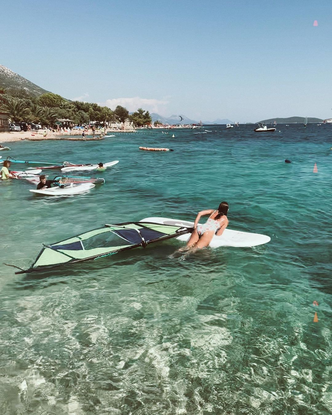 Vjetar, spiza i dobre vibracije – surferski raj na Pelješcu