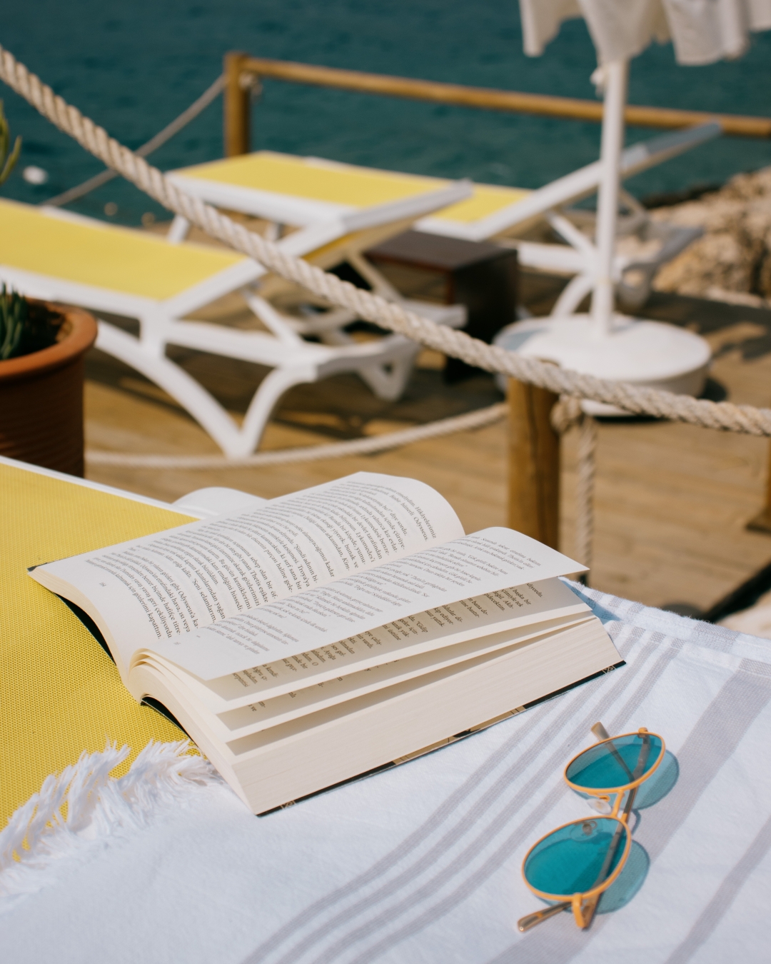 Knjige za plažu: Popisali smo naslove bez kojih ove godine ne idemo na more