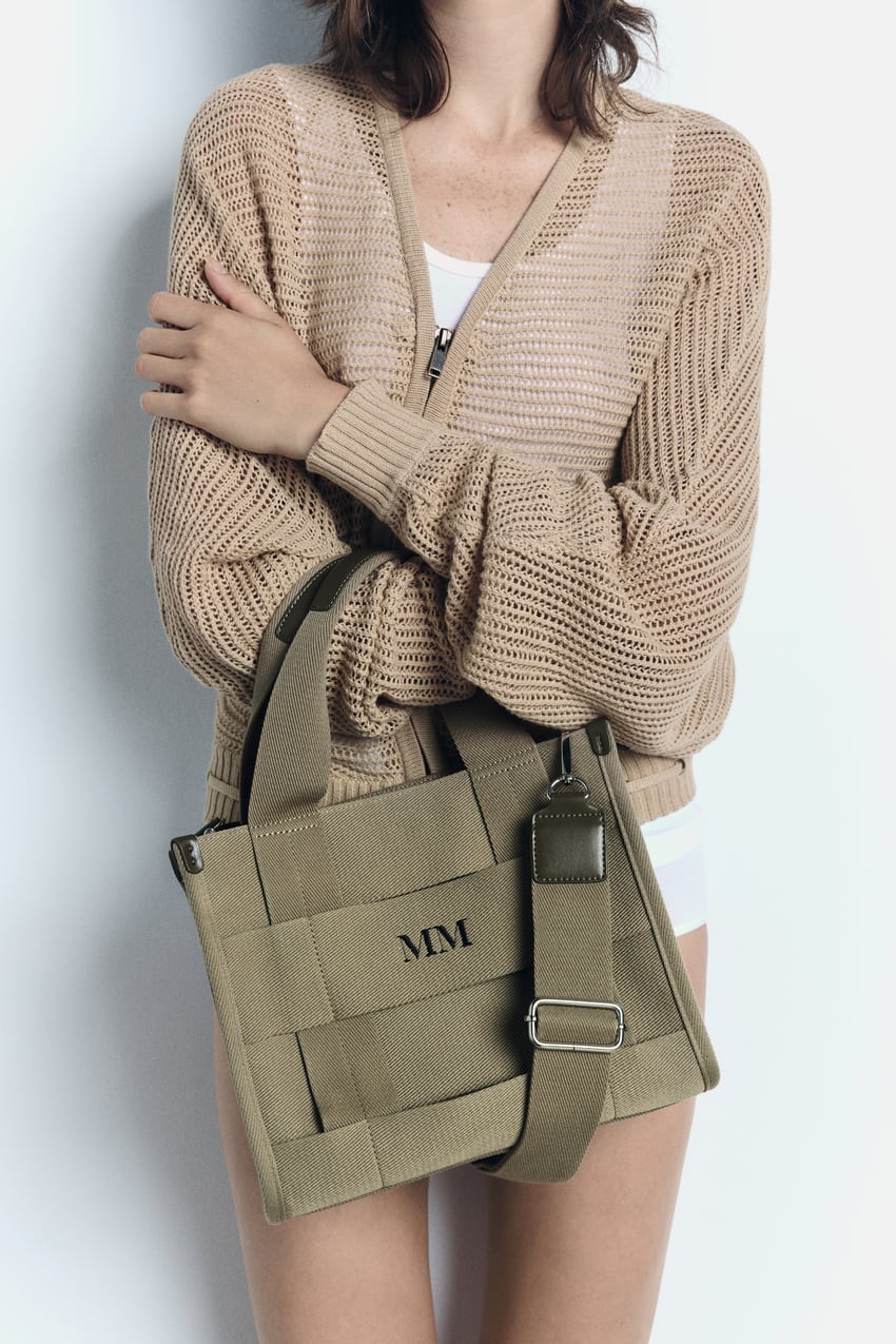 I Zara se pridružila bezvremenskom trendu personalizacije torbi. Donosimo sve detalje