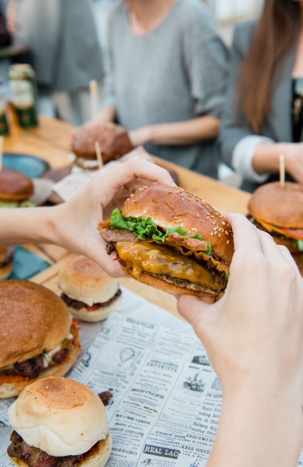 Journal redakcija na Zagreb Burger Festivalu: Isprobale smo burgere sa svih 13 kućica, evo naših dojmova