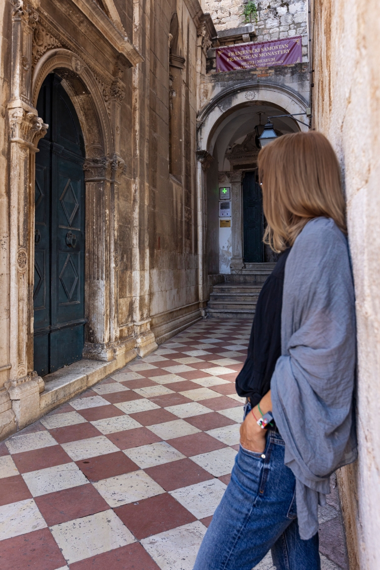 Doors of Dubrovnik Renata Debeljak Bočna renesansna vrata sv.Spasa