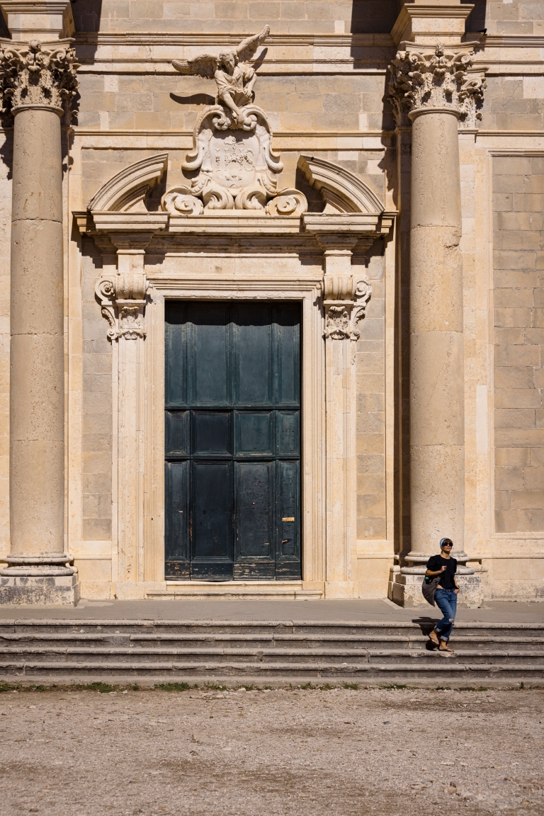 Doors of Dubrovnik Renata Debeljak Ispred vrata crkve sv. Ignacija