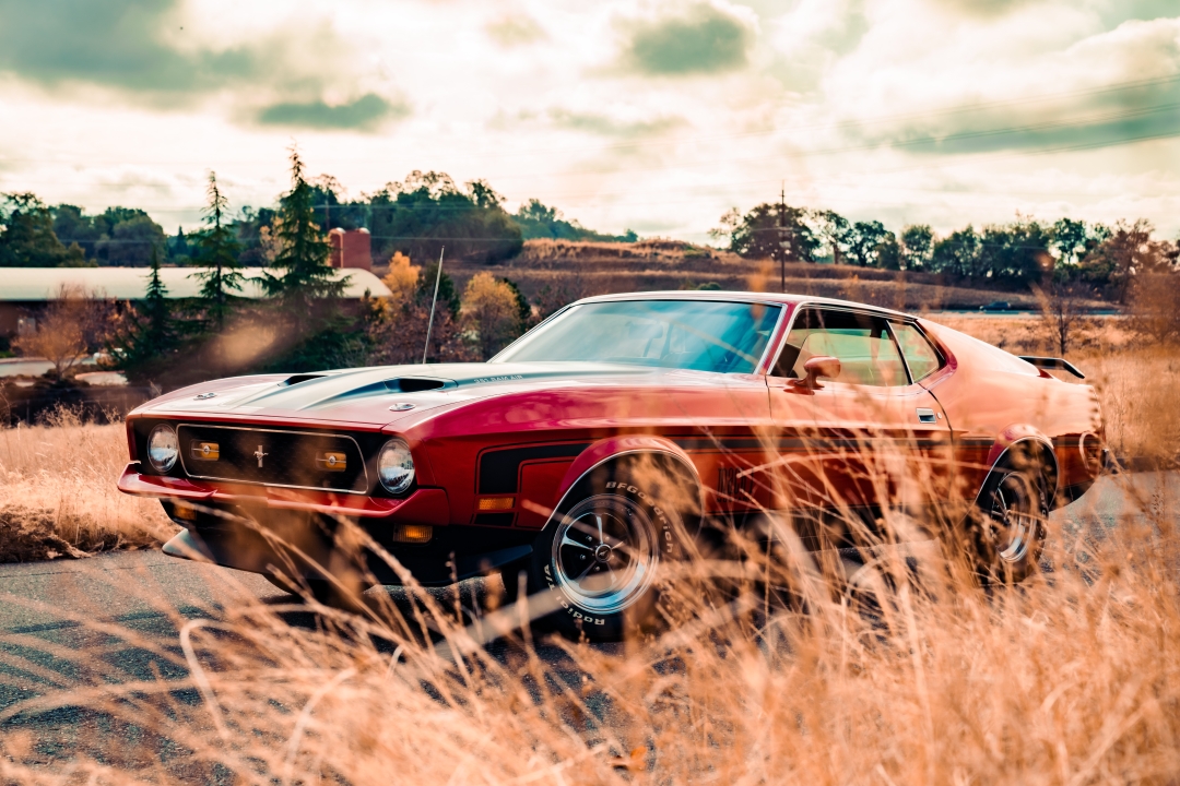crveni Ford Mustang_Unsplash