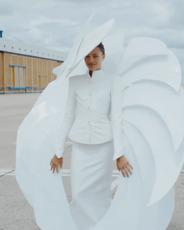 90 godina elegancije: Pogledajte kultne Air France uniforme u 3D modnoj ekstravaganci