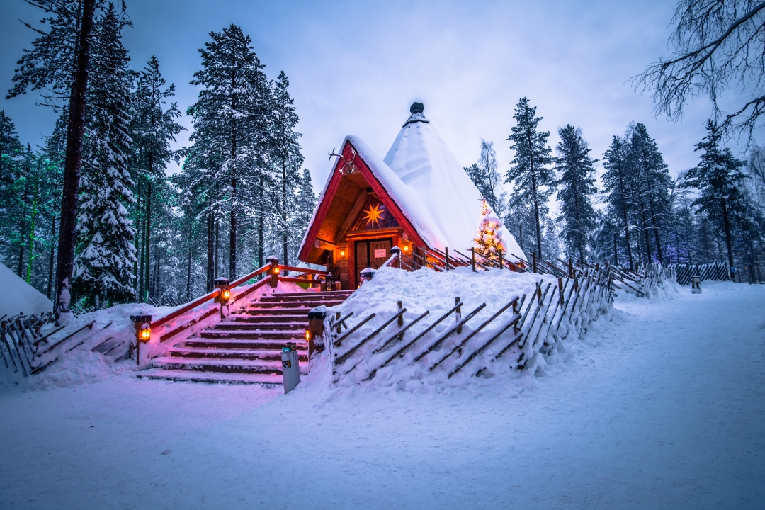 Rovaniemi, Selo Djeda Božićnjaka_iStock