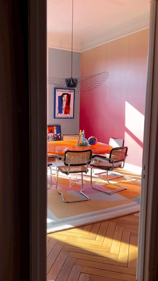 Ružičasti stan u Parizu kao inspiracija za sve one koji vole umjetnost i vibrantne boje