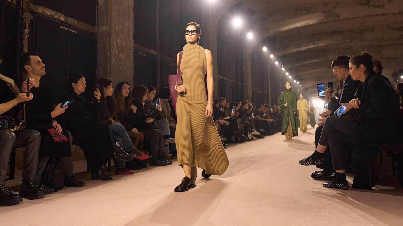 Gledali smo ih na Tjednima mode i ne možemo prestati razmišljati o njima. Sjećate li se ovih formalnih cipela?