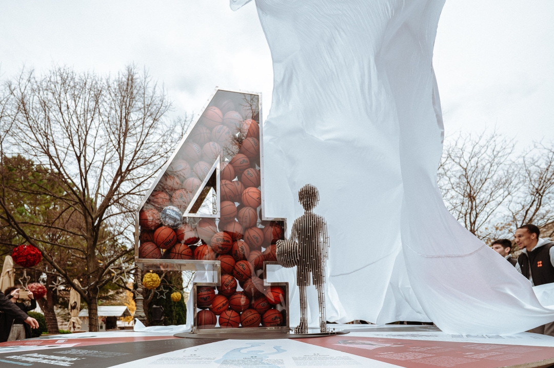 U Šibeniku je postavljena umjetnička instalacija u spomen na košarkaškog velikana Dražena Petrovića