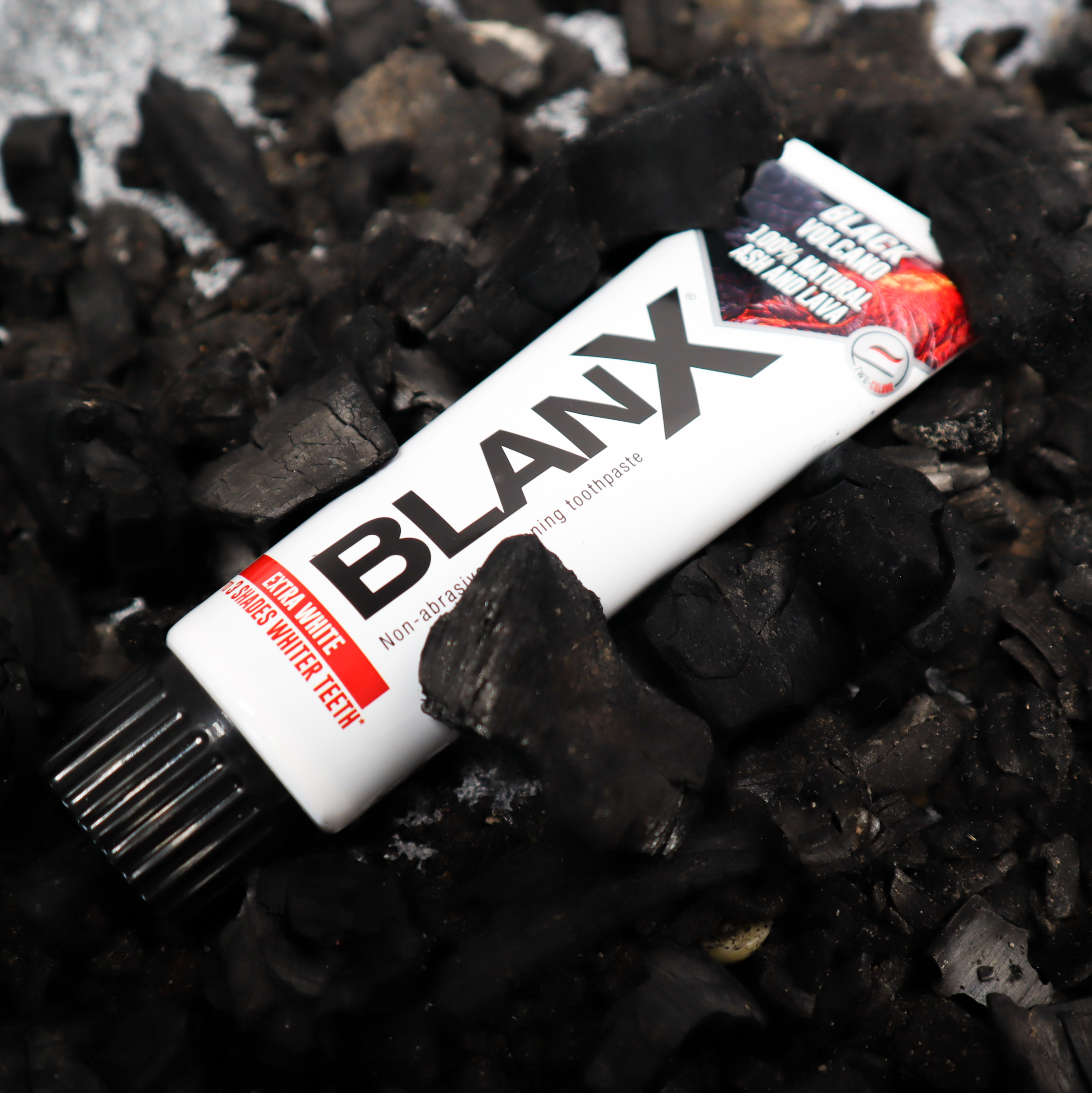 BlanX Black Volcano pasta za zube (3)