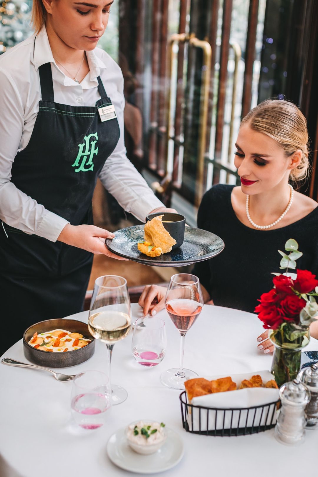 Krem juha od kukuruza, hrskava palenta, marinirane kozice, aioli od čilija - Le Bistro Esplanade