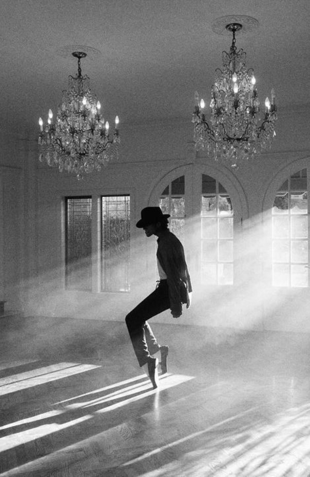 Nakon filma o Bobu Marleyju i Amy Winehouse, snima se i onaj o Michaelu Jacksonu. Glumi ga nećak