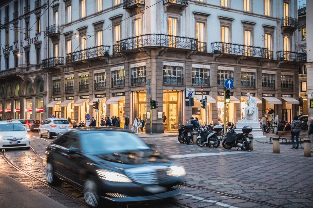 Via Montenapoleone, Milano_iStock