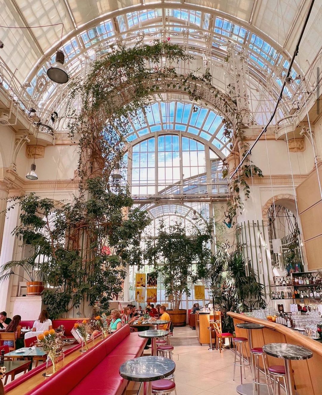 Želite li osjetiti tropski raj usred zime, posjetite restoran i kavanu Palmenhaus u Beču