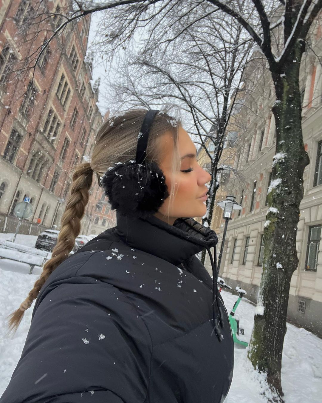 Besprijekorna frizura i dok pada snijeg: Praktični stilovi za odlazak na posao ili skijašku stazu