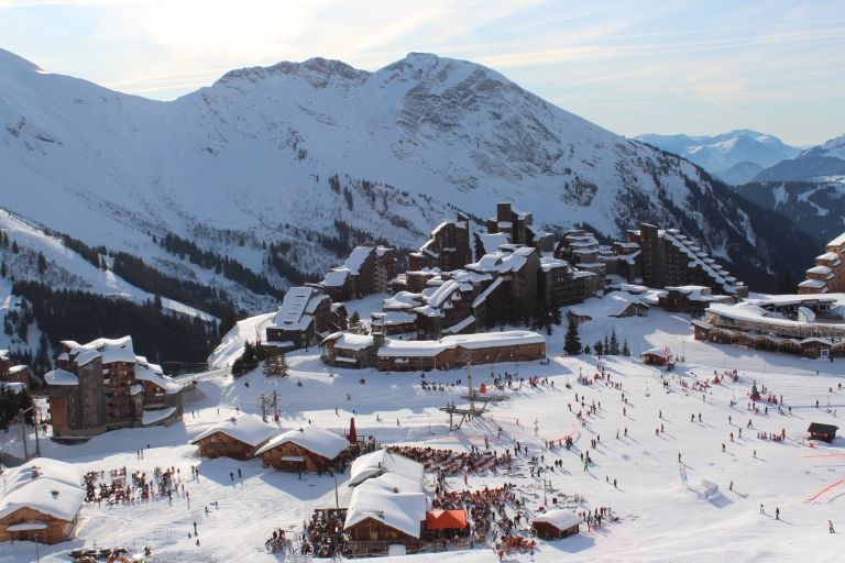 ski resort Avoriaz, Francuska_iStock