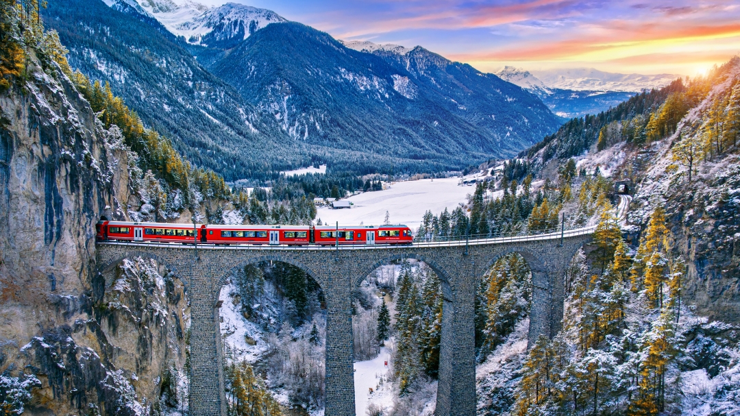 Glacier Express, vlak_iStock