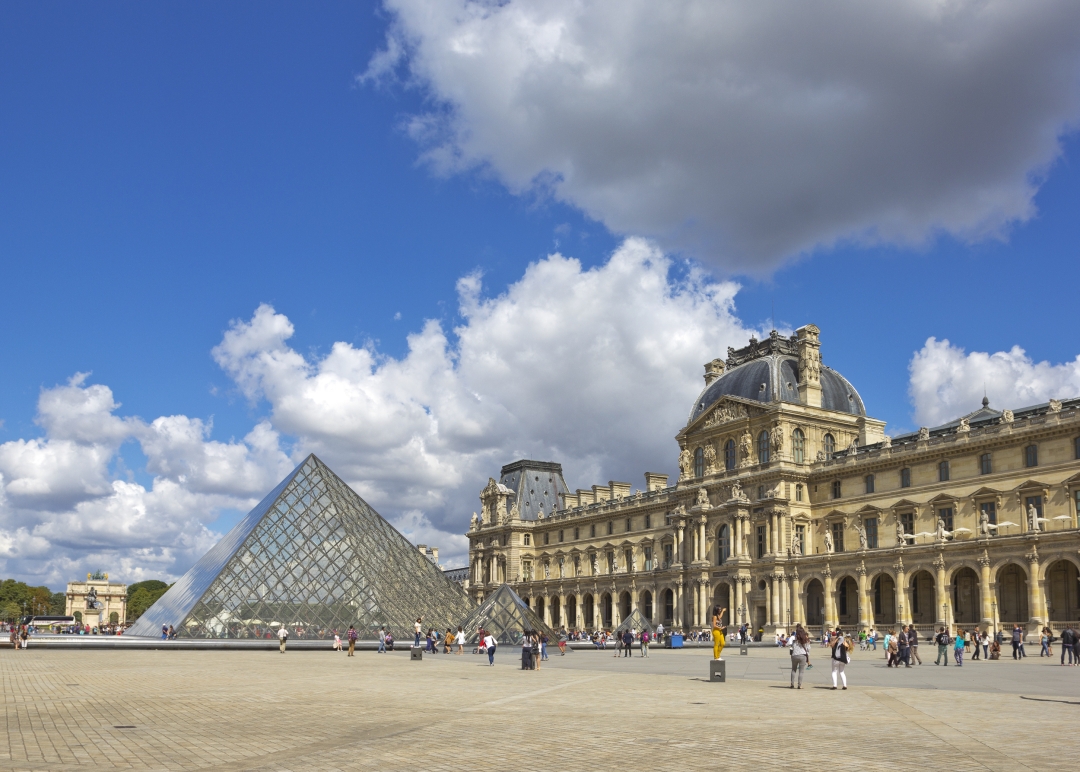 Louvre_iStock