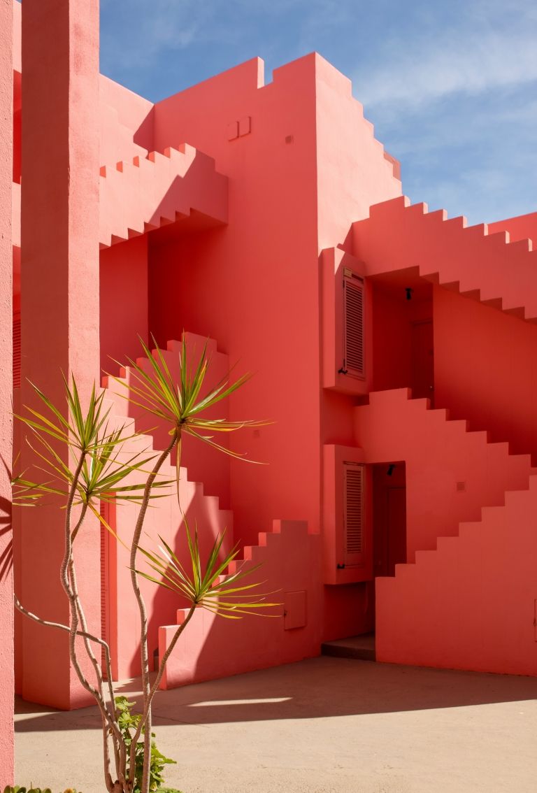 lena-polishko-unsplash_La Muralla Roja