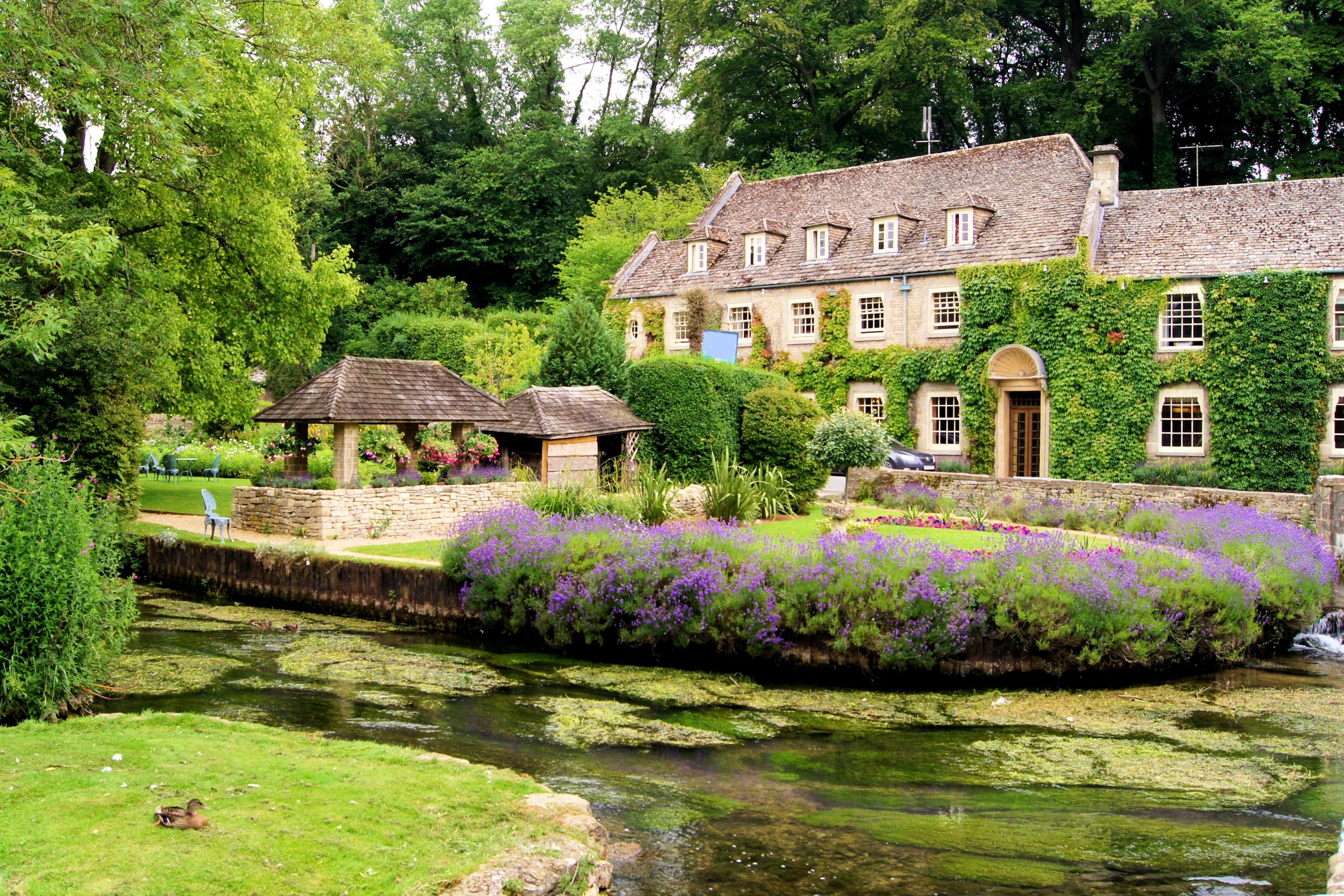 Bibury_iStock (1).jpg