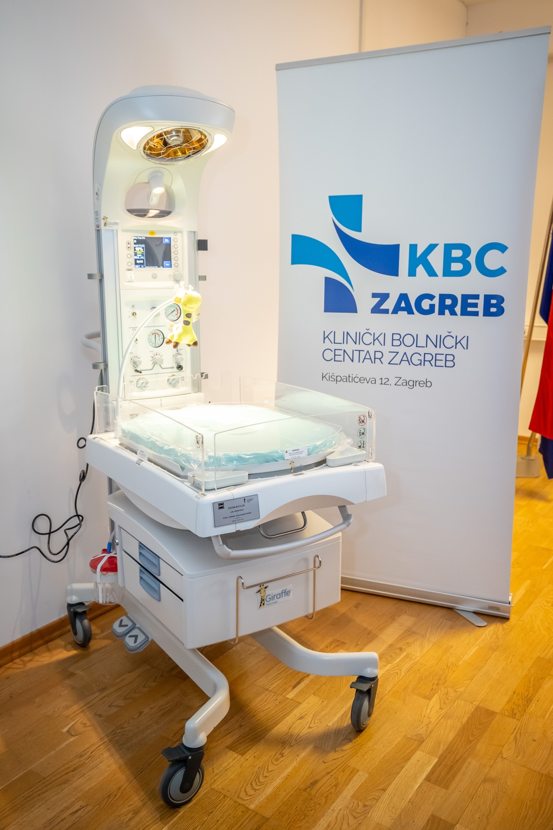 Lidl i Udruga Palčići uručili su vrijednu donaciju KBC-u Zagreb za pomoć prijevremeno rođenim bebama