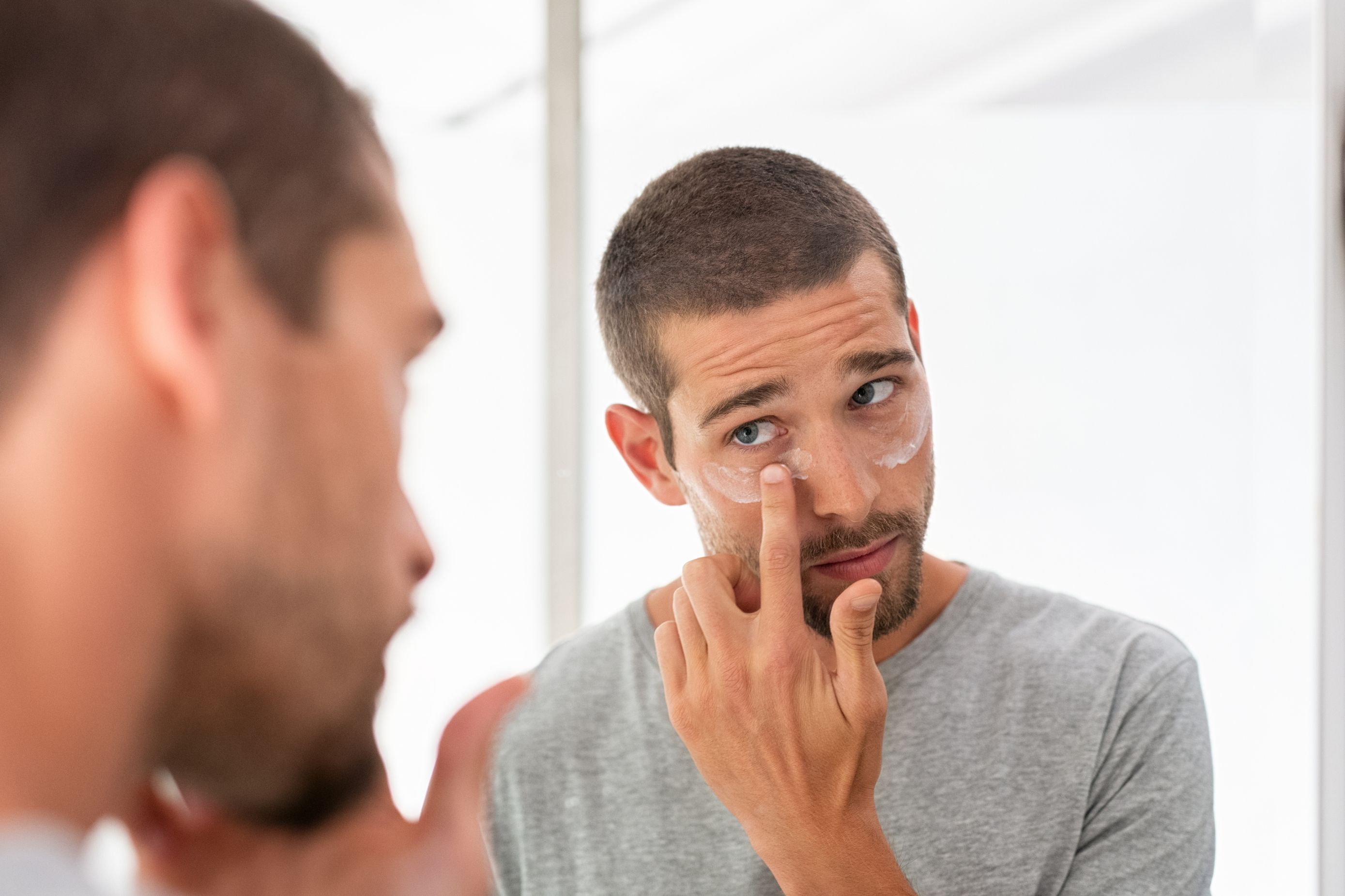 Zašto se muškarci toliko srame skincarea i kako da se počnu brinuti za svoju kožu?