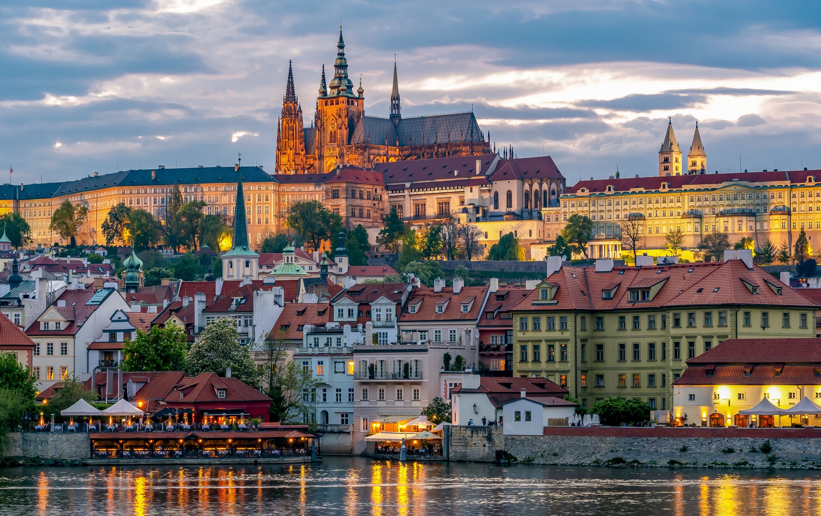 Prag, Češka_iStock