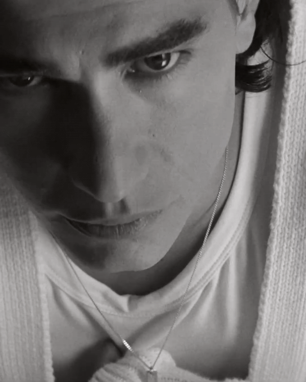 Glumac Enzo Vogrincic iz filma “Society of the Snow” je novo lice Zara Man kampanje