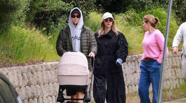 Suki Waterhouse i Robert Pattinson u prvoj šetnji otkad su postali roditelji
