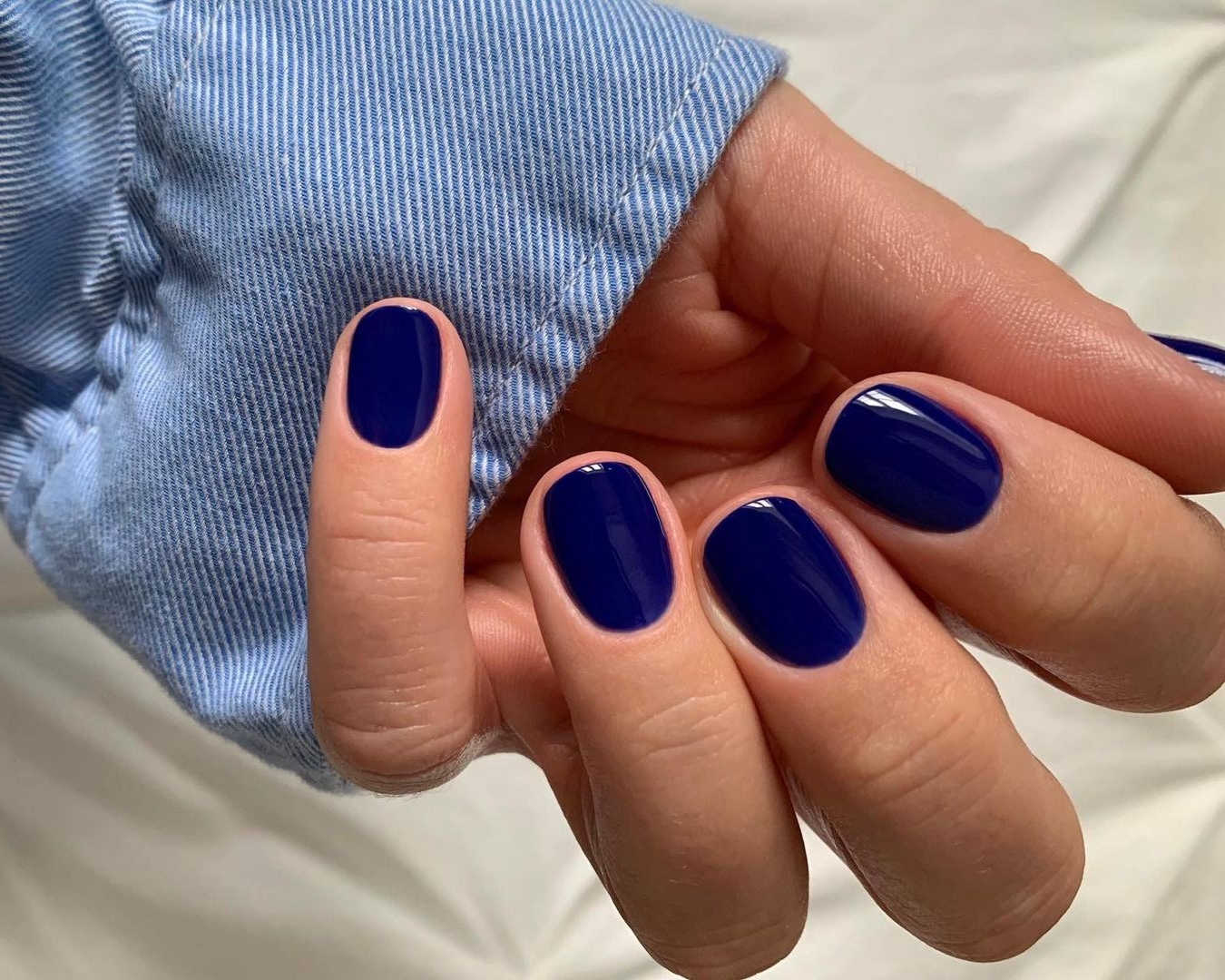 Blue marine manikura: Nijansa plave koju ove sezone nosimo na noktima