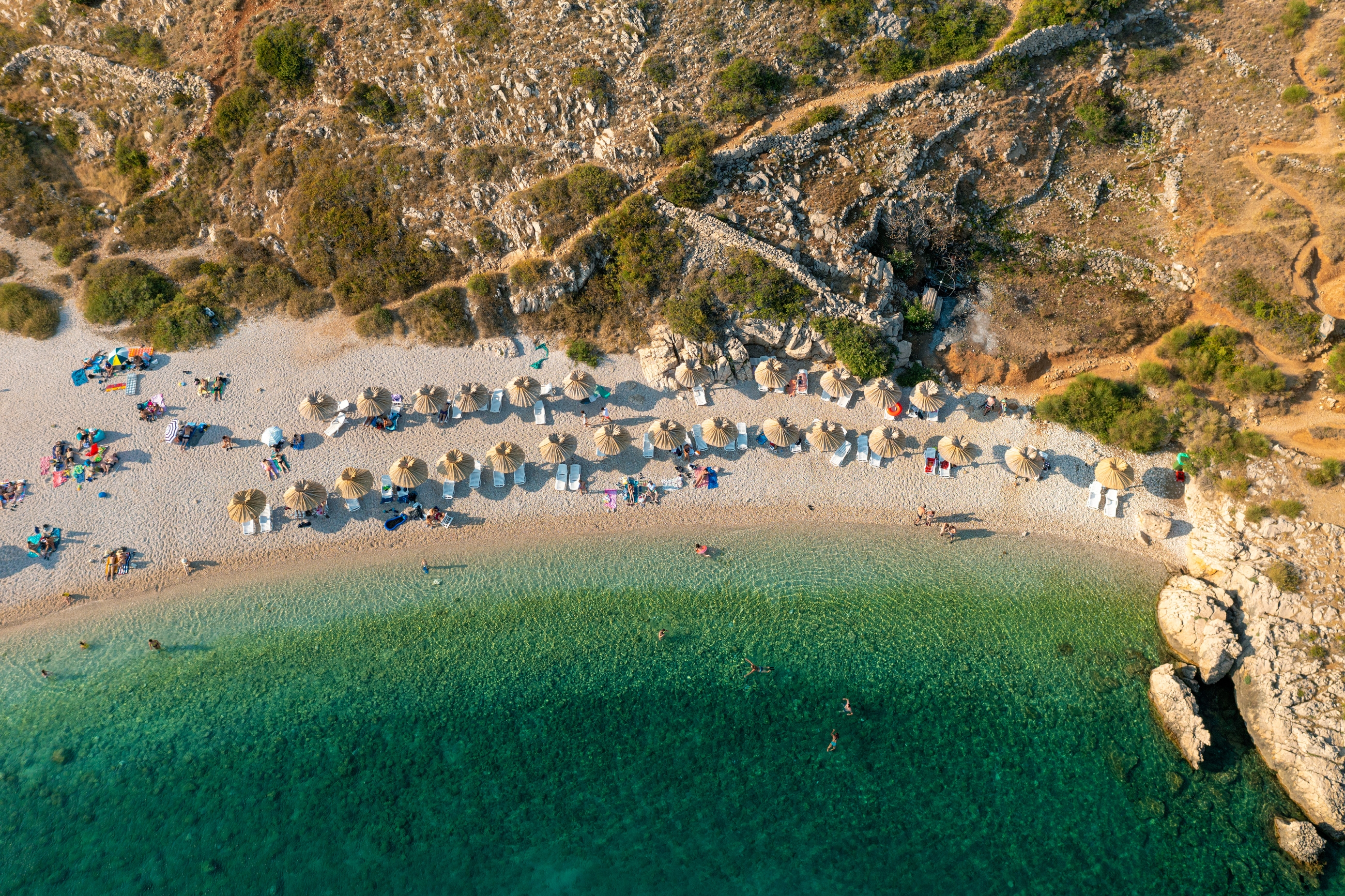 plaža Oprna, otok Krk_iStock