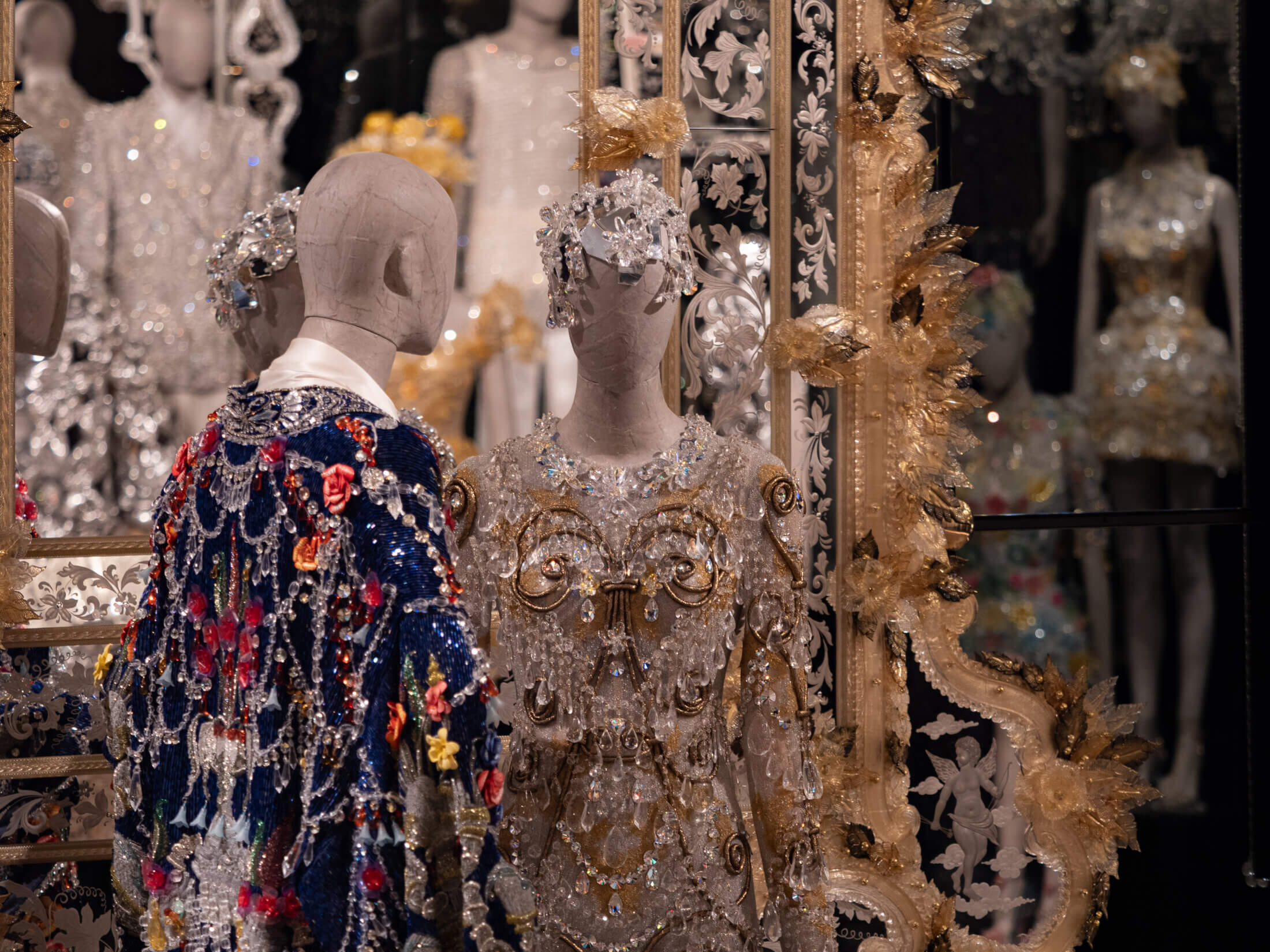 Zahvaljujući ovoj ekskluzivnoj izložbi možemo zaviriti u svijet modnog dvojca Dolce&Gabbana