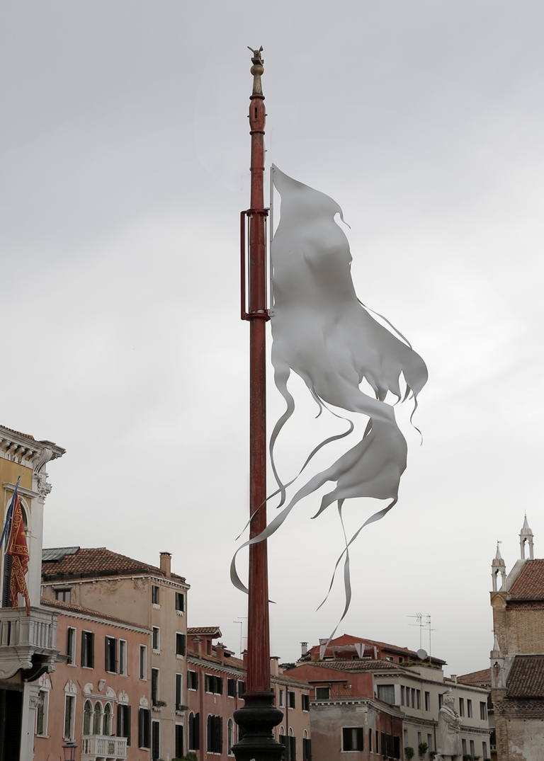 Umjetnički projekt Šejle Kamerić postavljen je u centru trga u Veneciji