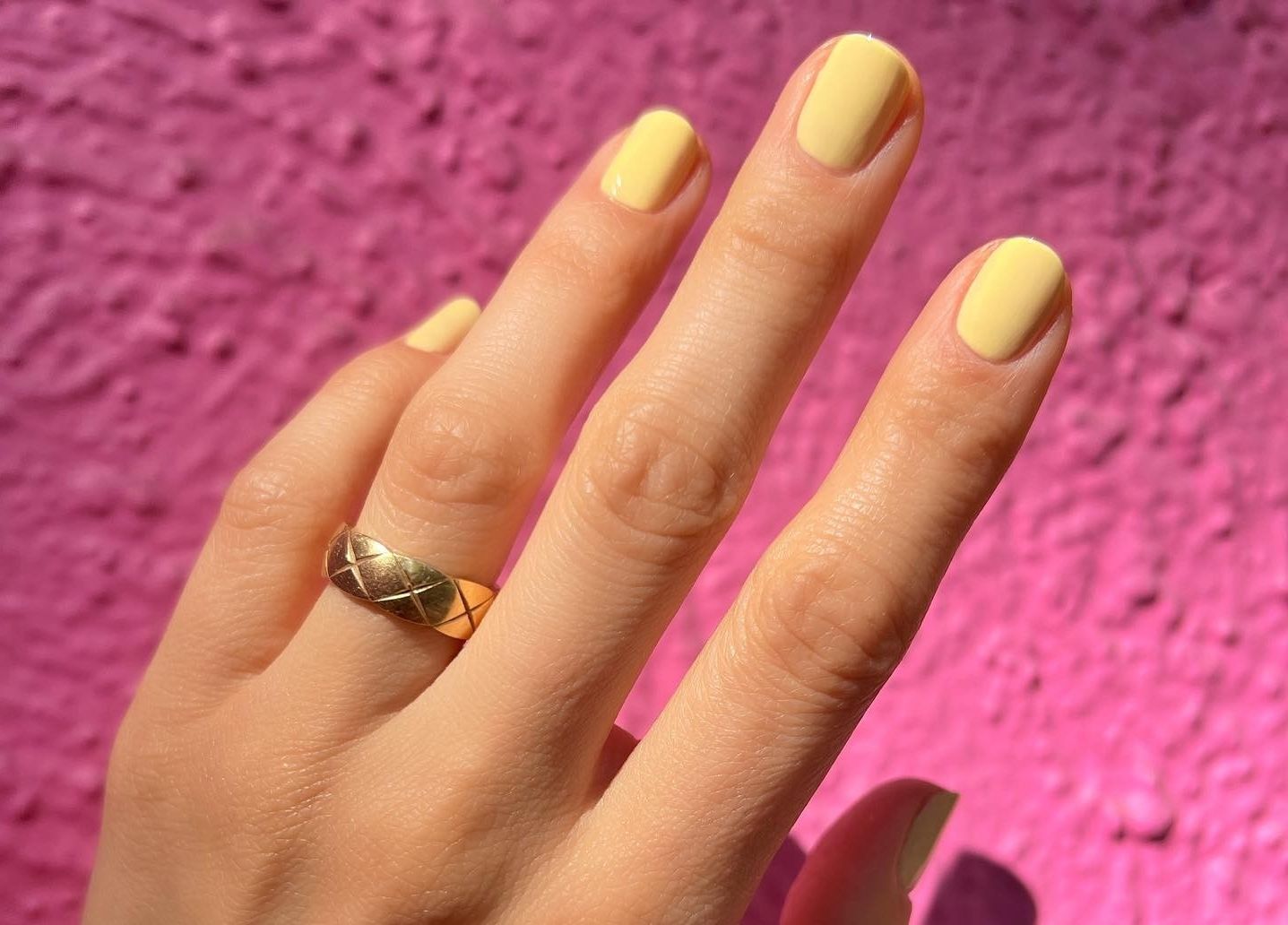 Butter nails: Trendi nijansa žute koja će obilježiti i proljetnu i ljetnu sezonu