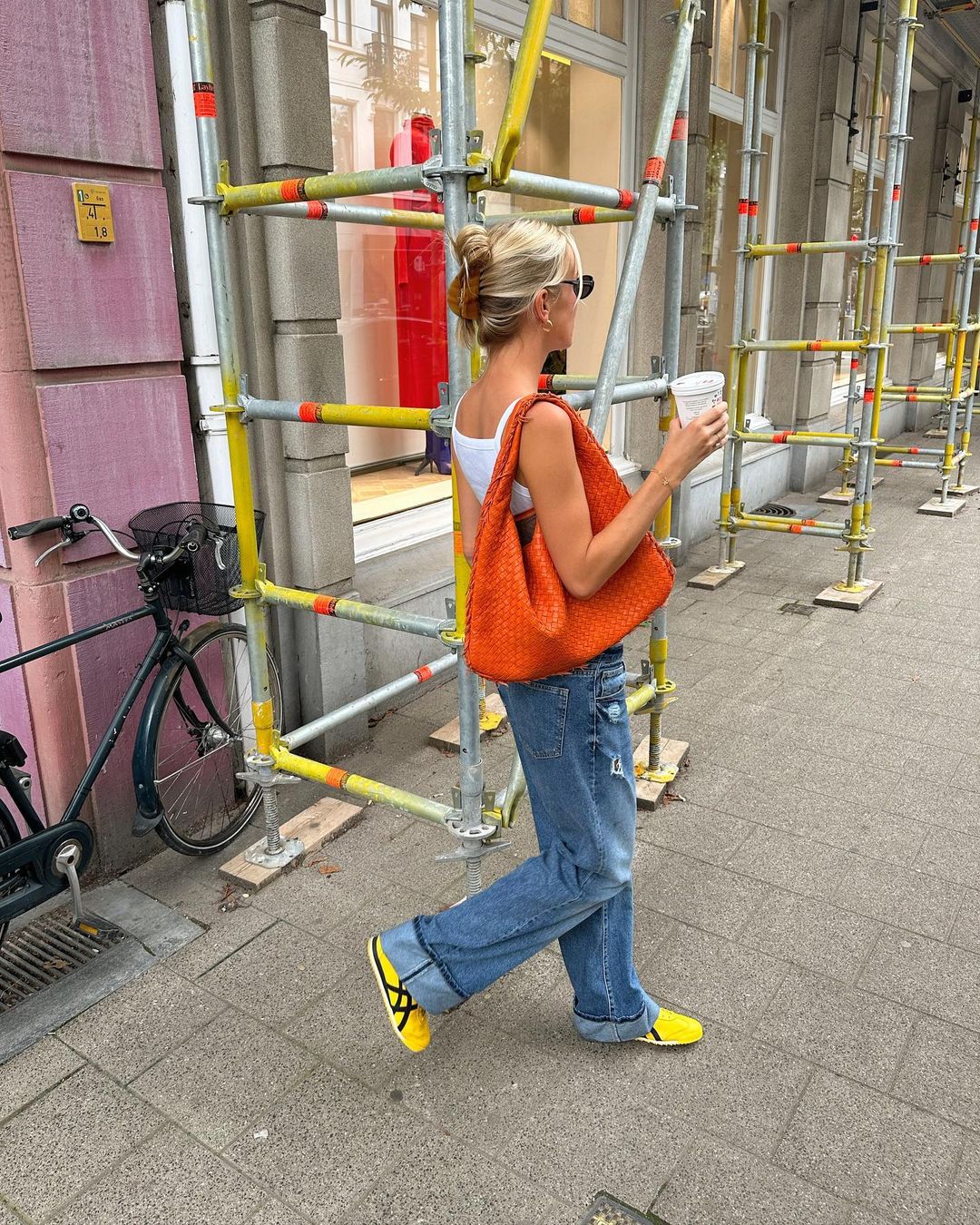 Zaboravite crvenu, tiger orange je nova it boja. Jarka nijansa će osvježiti vašu garderobu